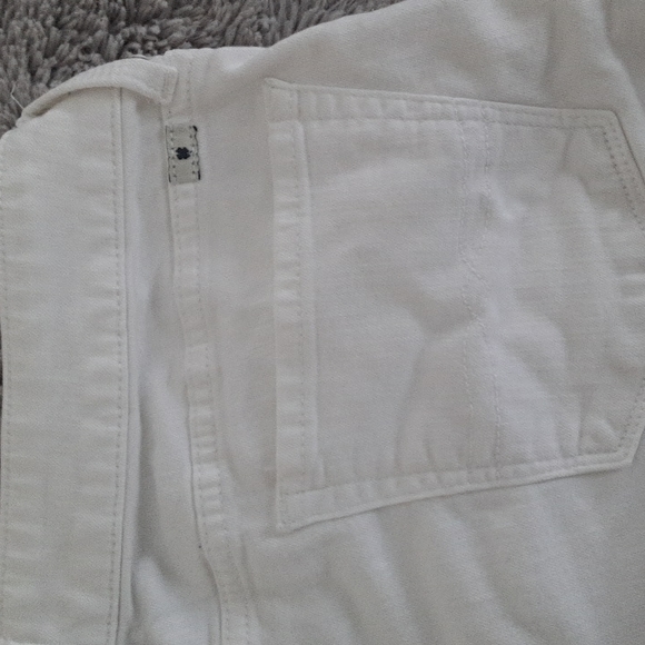 Lucky Jeans - Picture 6 of 7